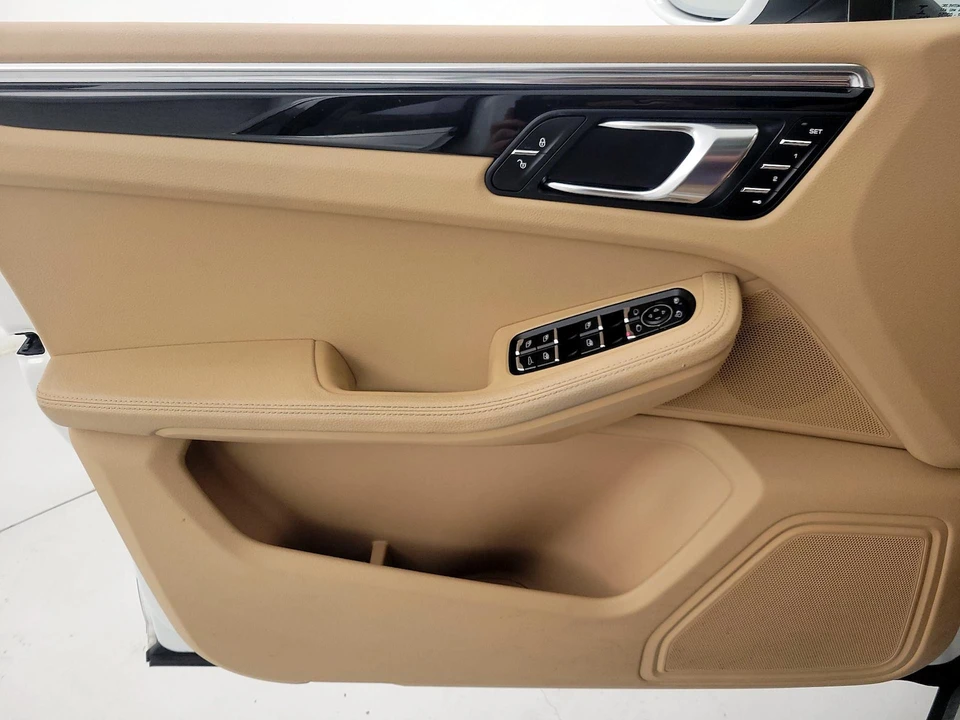 2015 Porsche Macan S - Image 13 of 28