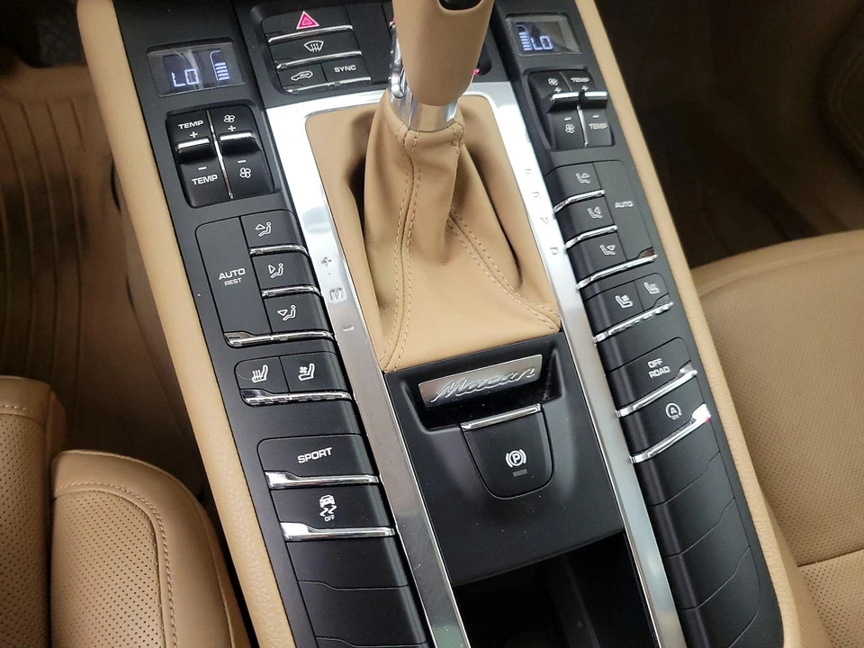 2015 Porsche Macan S - Image 18 of 28