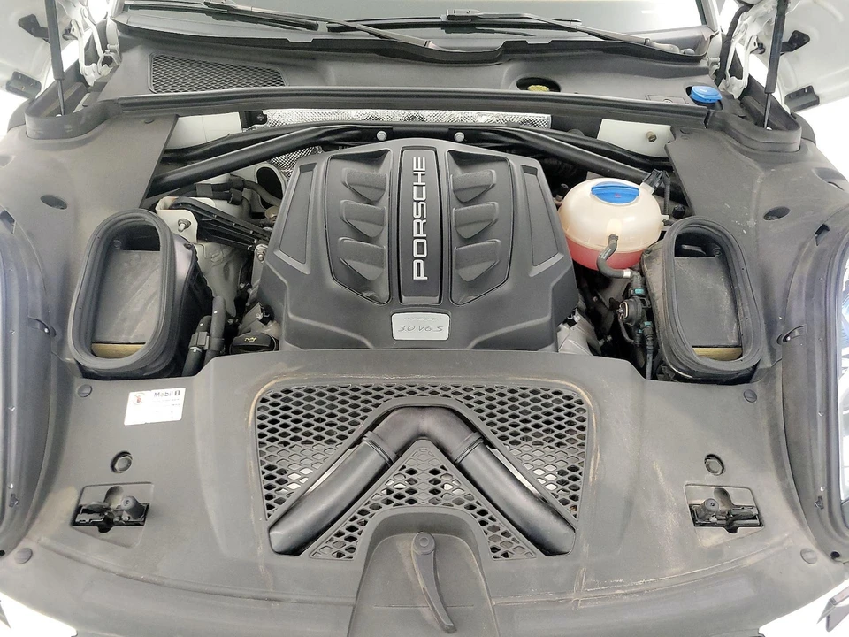 2015 Porsche Macan S - Image 24 of 28
