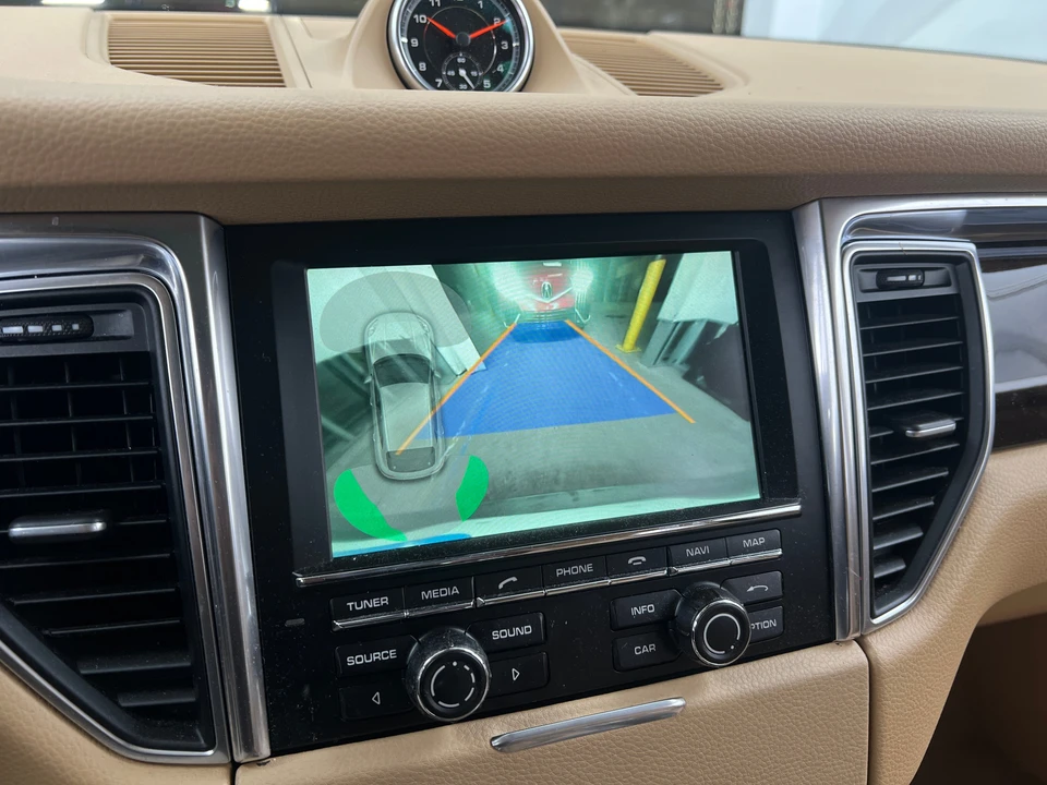 2015 Porsche Macan S - Image 16 of 21
