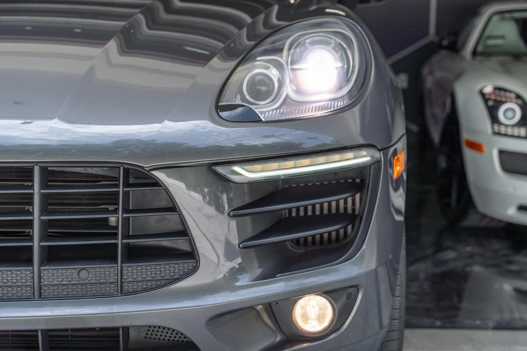 2015 Porsche Macan S - Image 18 of 31