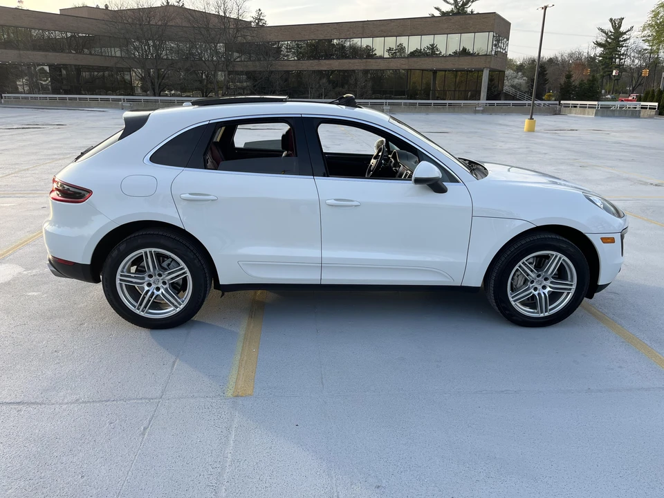 2015 Porsche Macan S - Image 16 of 31