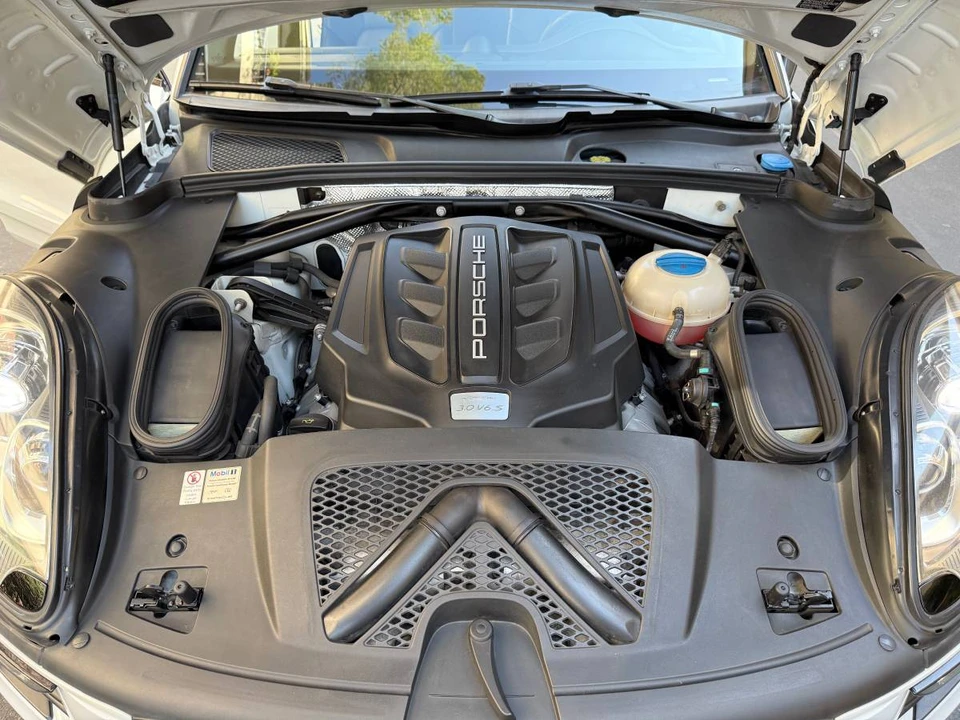 2015 Porsche Macan S - Image 17 of 18