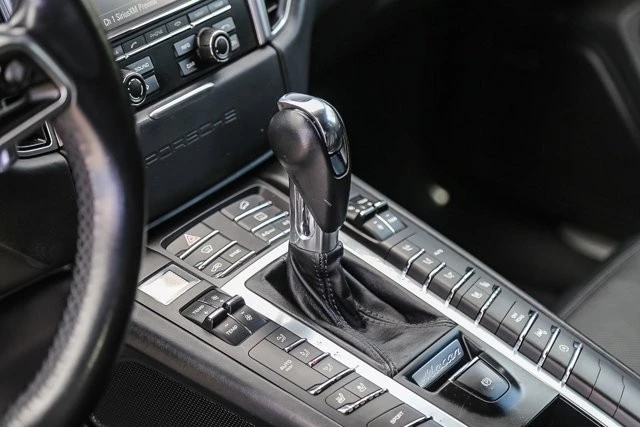 2015 Porsche Macan S - Image 17 of 31