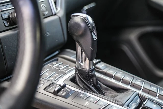 2015 Porsche Macan S - Image 20 of 31