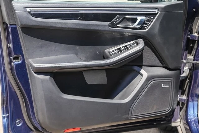 2015 Porsche Macan S - Image 18 of 31