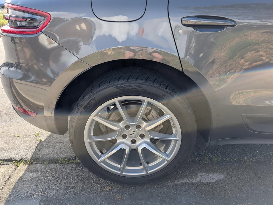 2015 Porsche Macan S - Image 25 of 31