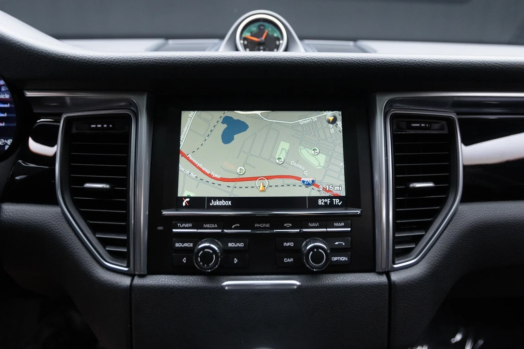 2015 Porsche Macan S - Image 18 of 21