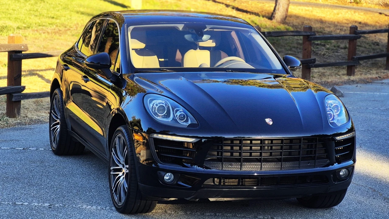 2015 Porsche Macan S - Image 18 of 31