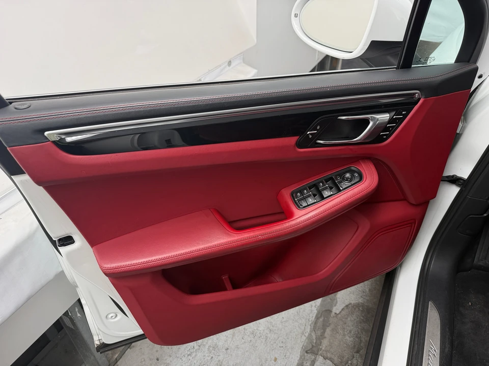 2015 Porsche Macan S - Image 10 of 31