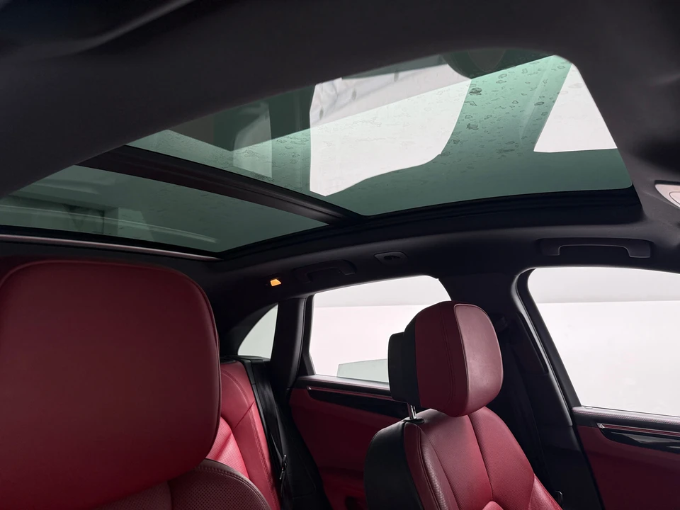 2015 Porsche Macan S - Image 14 of 31