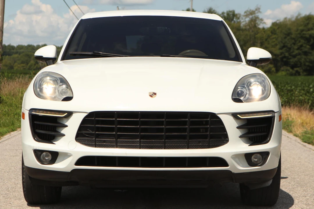 2015 Porsche Macan S - Image 2 of 31