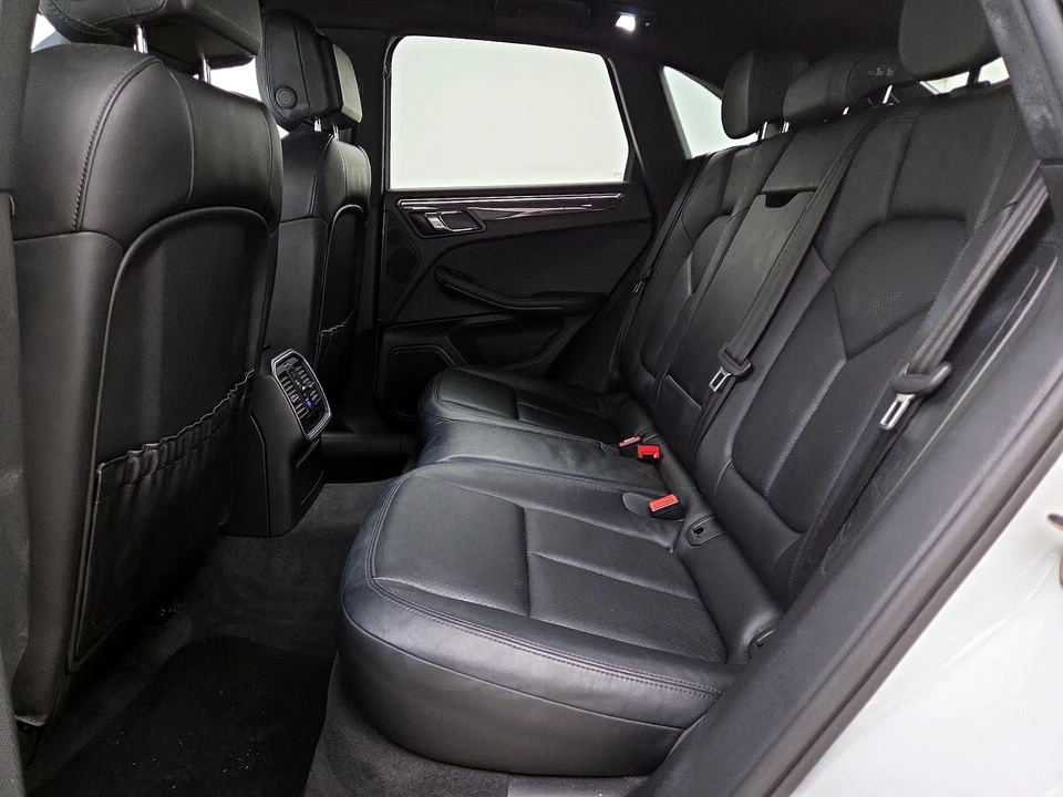 2015 Porsche Macan S - Image 19 of 25