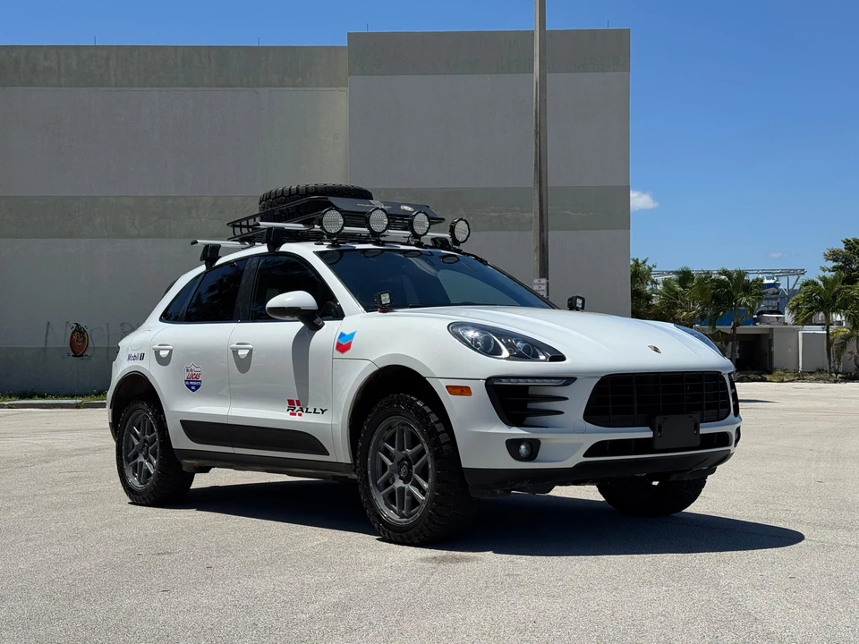 2015 Porsche Macan S - Image 14 of 31