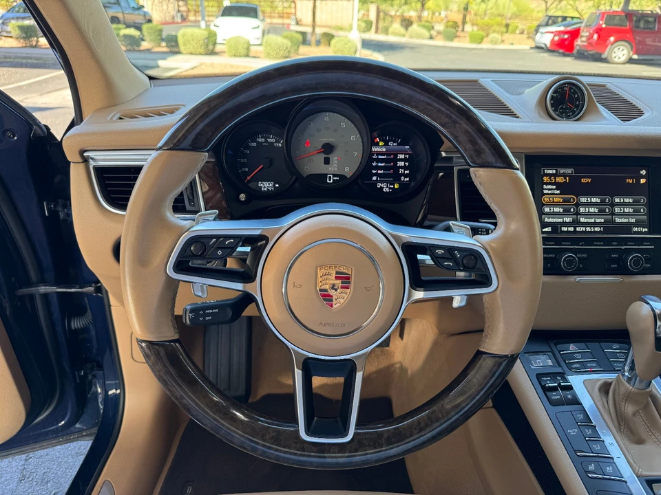 2015 Porsche Macan S - Image 15 of 30