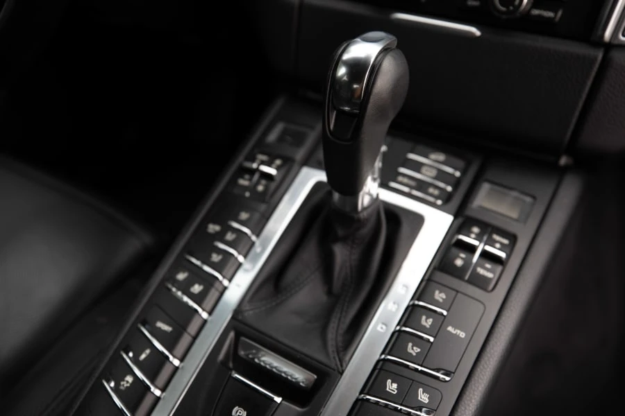 2015 Porsche Macan S - Image 24 of 30