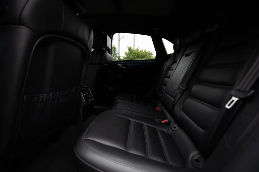 2015 Porsche Macan S - Image 18 of 30