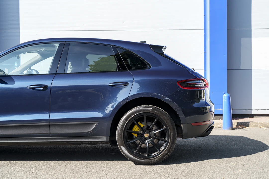 2015 Porsche Macan S - Image 14 of 31