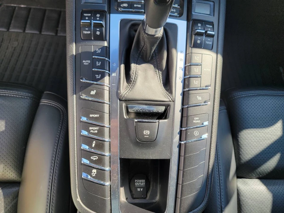 2015 Porsche Macan S - Image 14 of 24