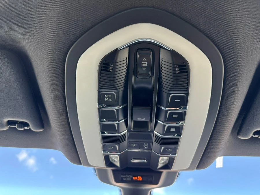 2015 Porsche Macan S - Image 13 of 14