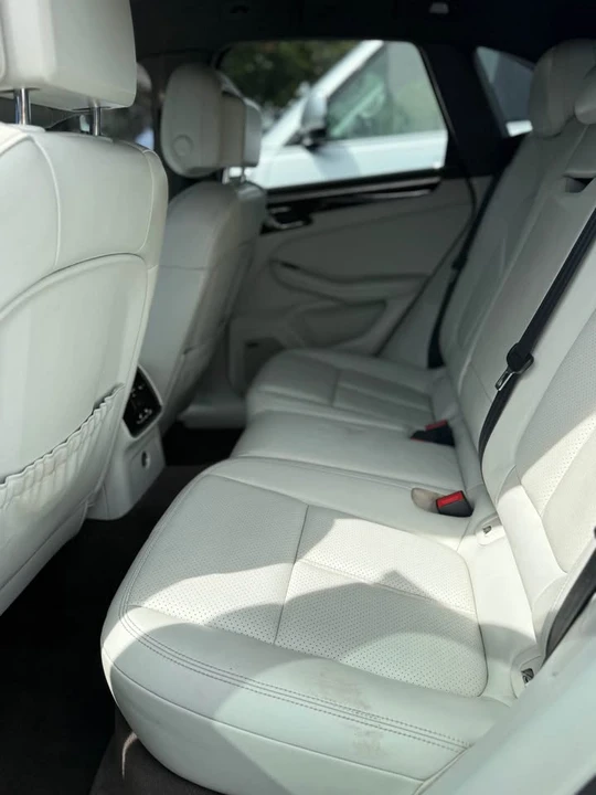 2015 Porsche Macan - Image 9 of 12