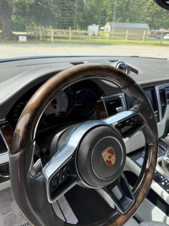 2015 Porsche Macan - Image 10 of 12