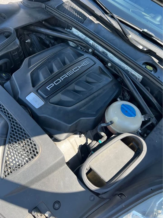 2015 Porsche Macan - Image 9 of 10