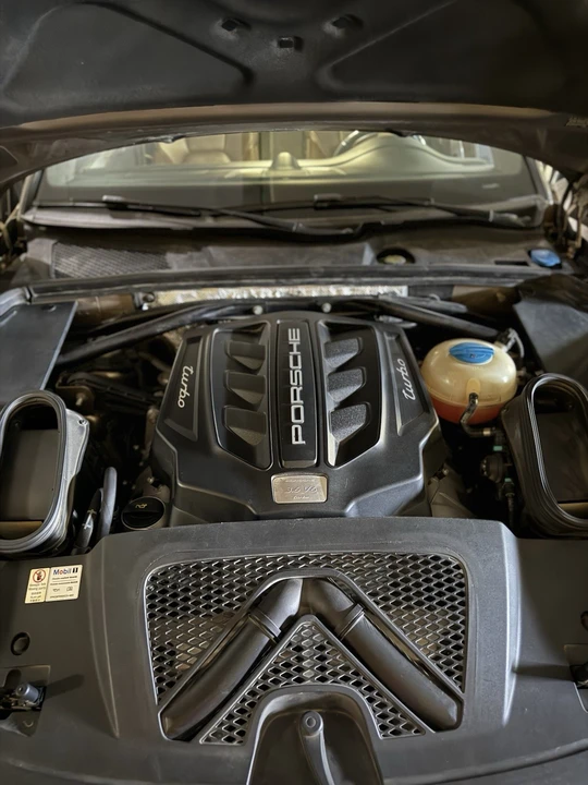 2015 Porsche Macan Turbo - Image 11 of 13