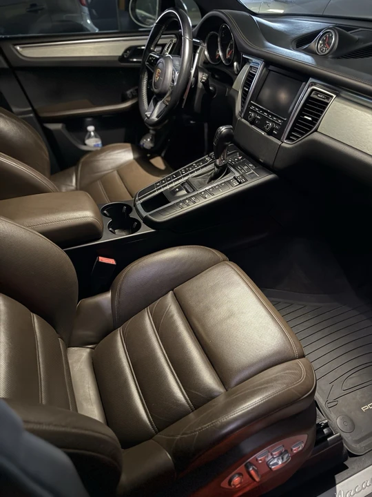 2015 Porsche Macan Turbo - Image 9 of 13
