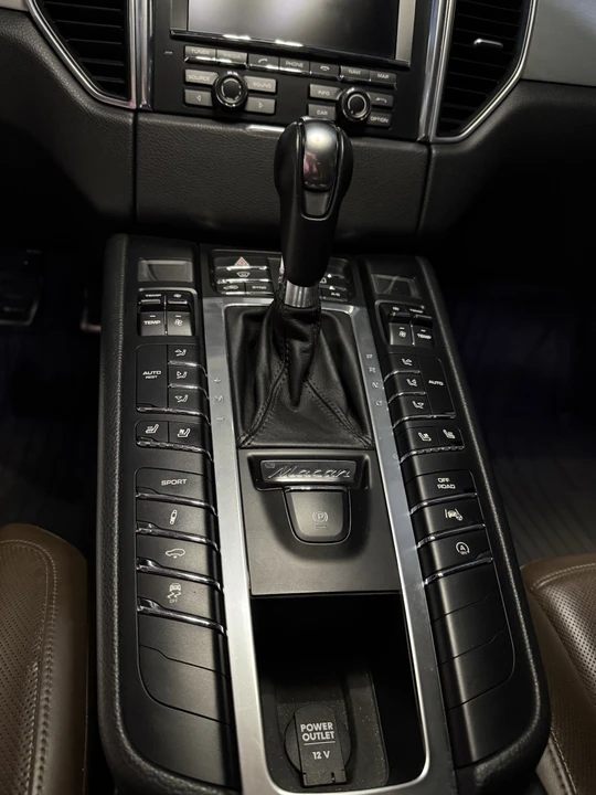 2015 Porsche Macan Turbo - Image 10 of 13