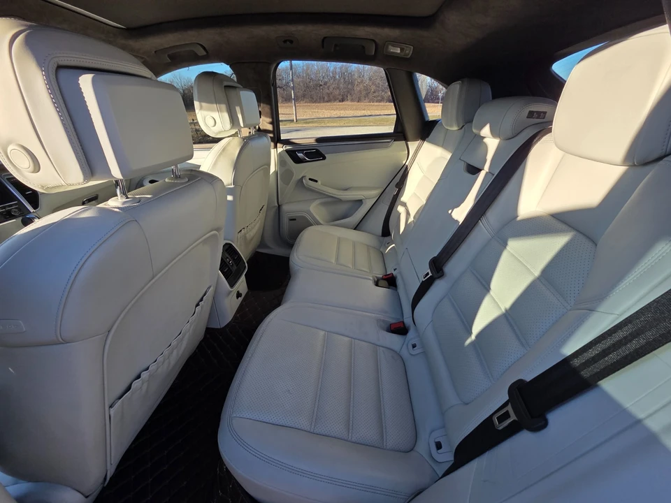 2015 Porsche Macan Turbo - Image 17 of 21