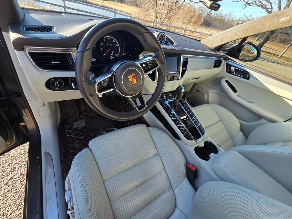 2015 Porsche Macan Turbo - Image 13 of 21
