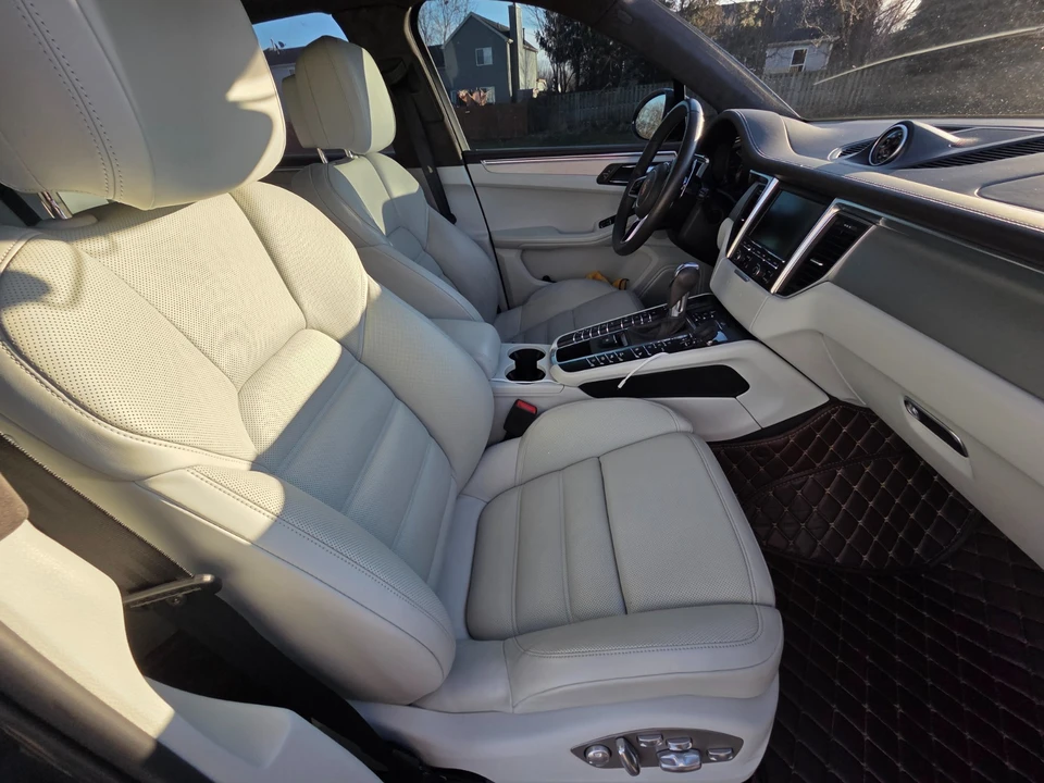 2015 Porsche Macan Turbo - Image 16 of 21