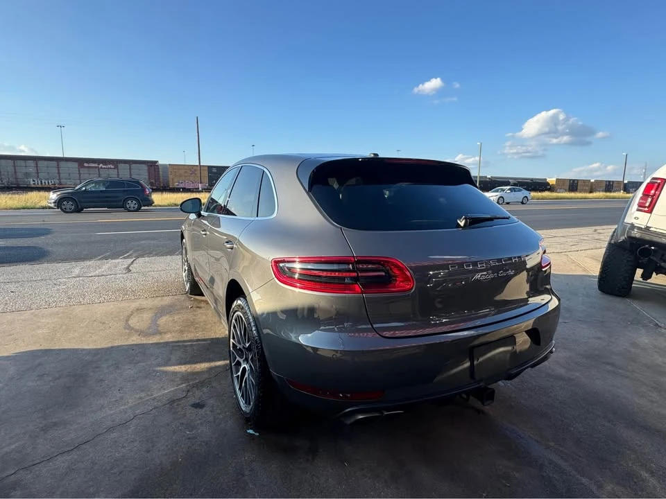 2015 Porsche Macan Turbo - Image 9 of 20