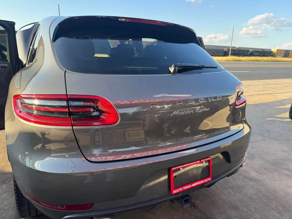 2015 Porsche Macan Turbo - Image 11 of 20