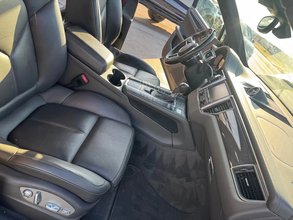 2015 Porsche Macan Turbo - Image 15 of 20