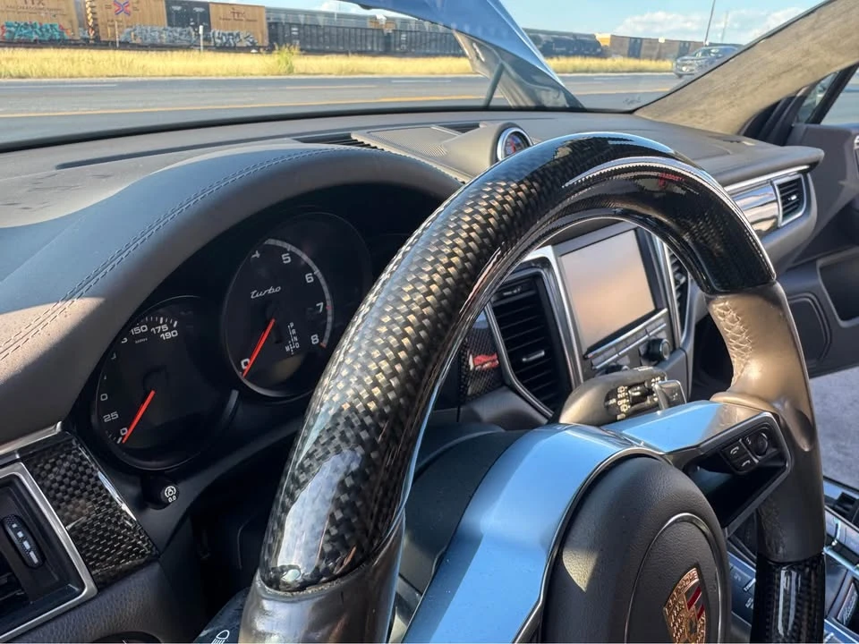 2015 Porsche Macan Turbo - Image 18 of 20