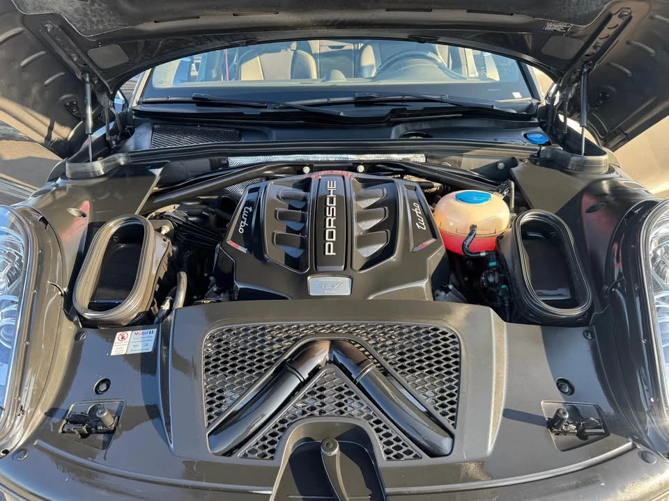 2015 Porsche Macan Turbo - Image 19 of 20