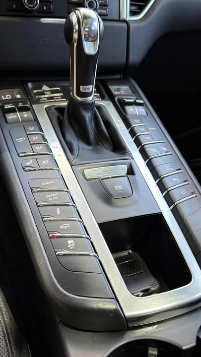 2015 Porsche Macan Turbo - Image 8 of 9