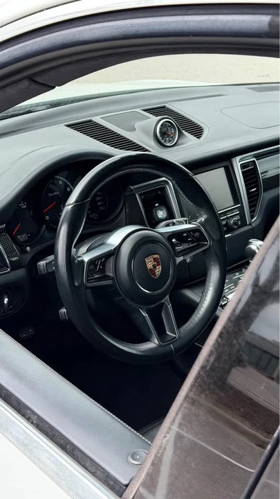 2015 Porsche Macan Turbo - Image 7 of 9