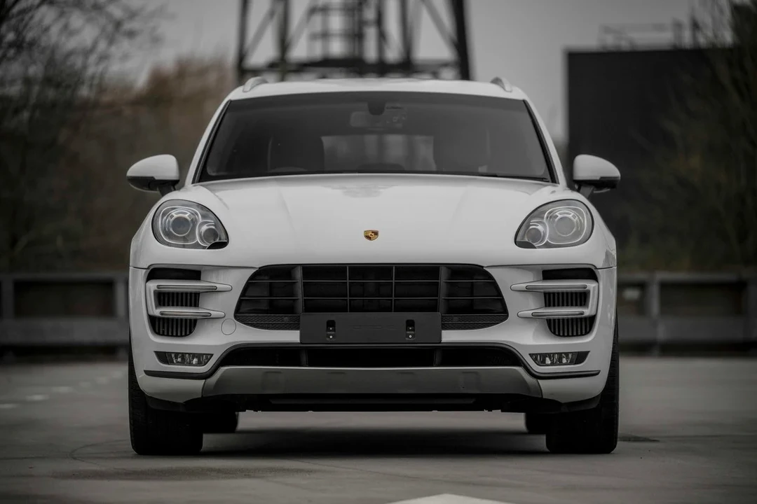 2015 Porsche Macan Turbo - Image 2 of 31