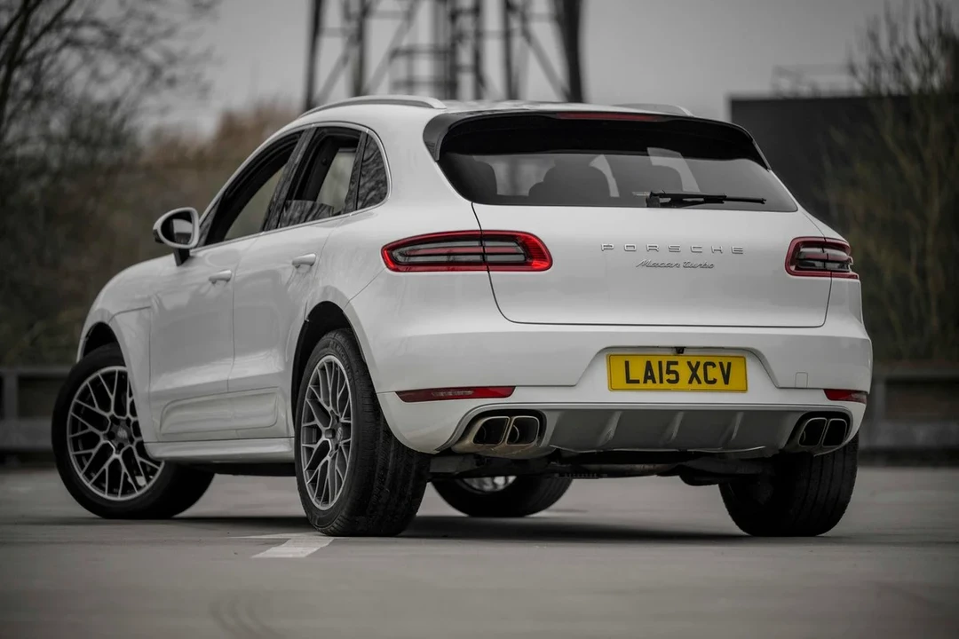 2015 Porsche Macan Turbo - Image 8 of 31