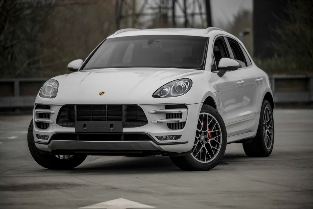 2015 Porsche Macan Turbo - Image 12 of 31