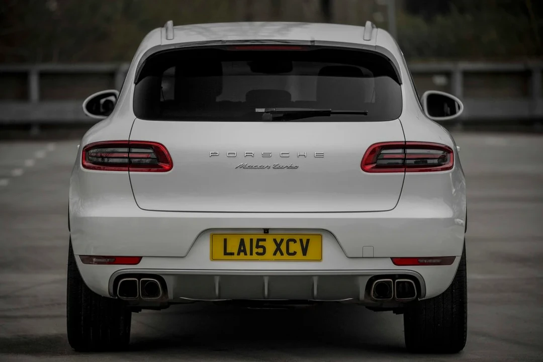 2015 Porsche Macan Turbo - Image 13 of 31