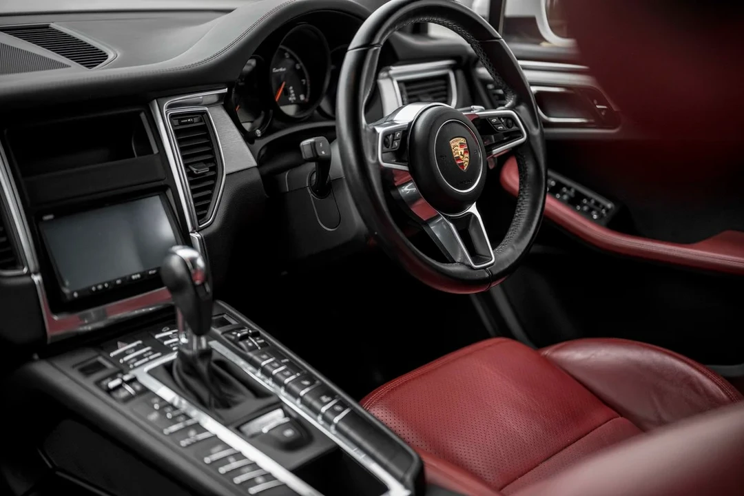 2015 Porsche Macan Turbo - Image 10 of 31