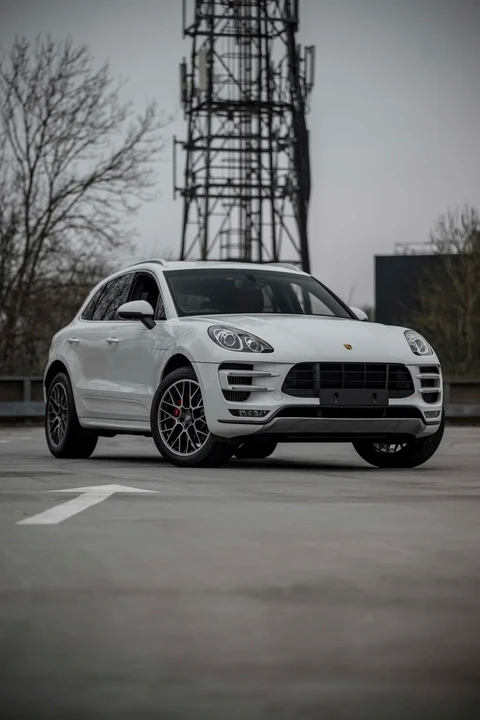 2015 Porsche Macan Turbo - Image 14 of 31