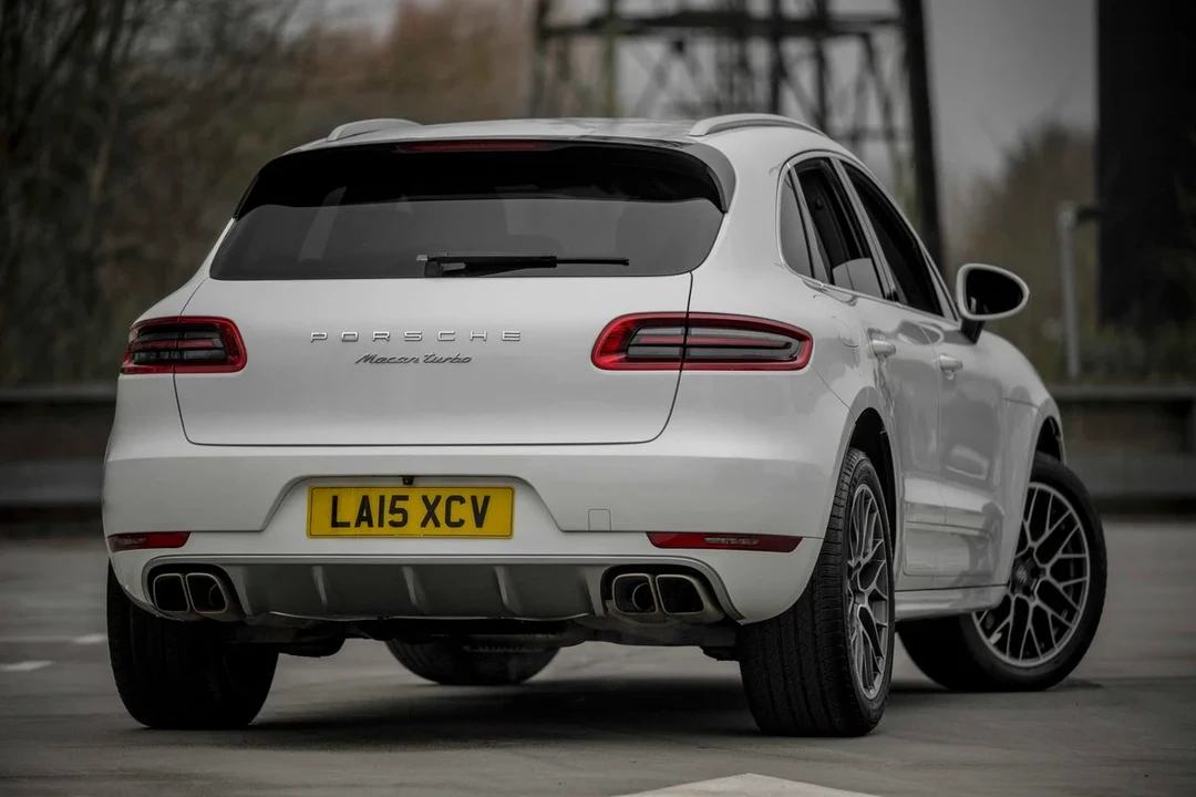 2015 Porsche Macan Turbo - Image 16 of 31