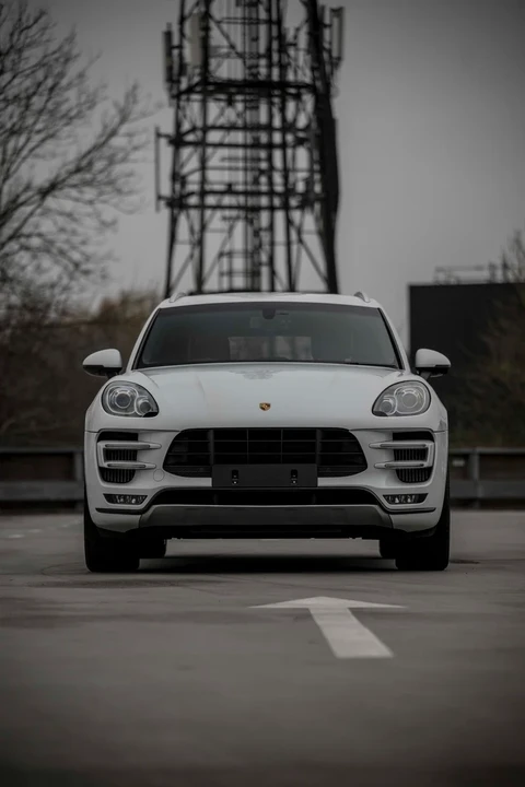 2015 Porsche Macan Turbo - Image 17 of 31