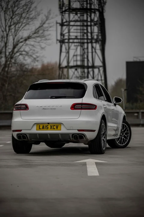 2015 Porsche Macan Turbo - Image 18 of 31