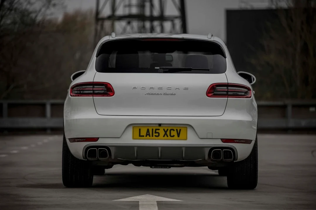 2015 Porsche Macan Turbo - Image 19 of 31